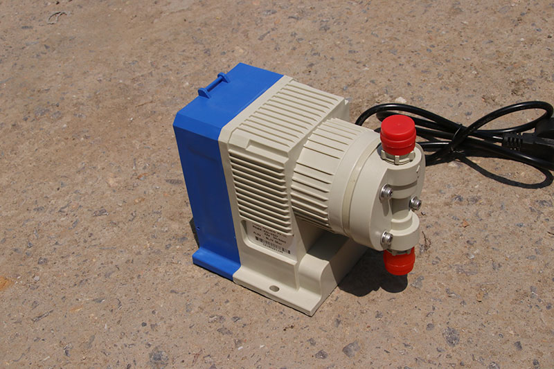 電磁隔膜計(jì)量泵-02